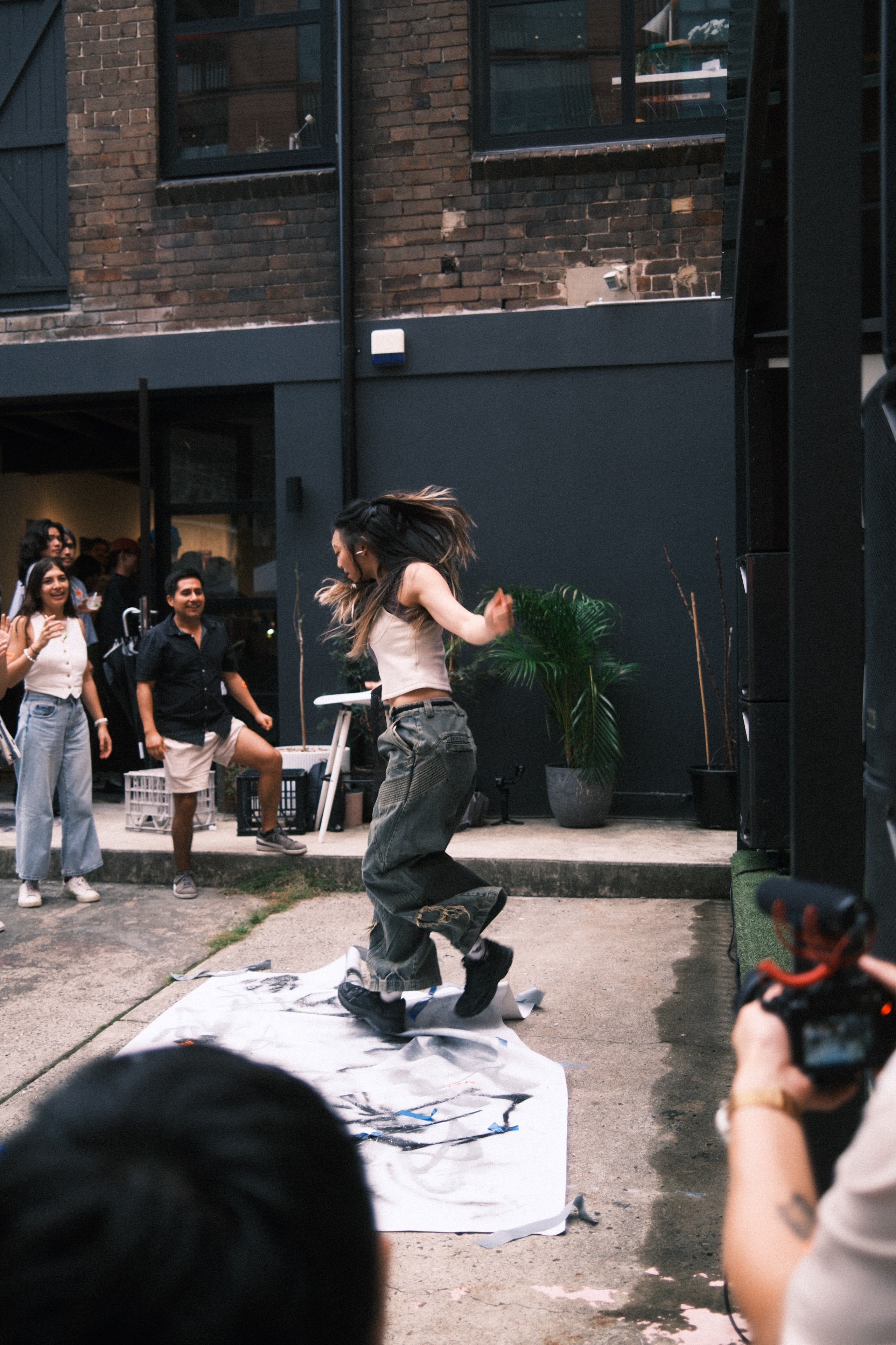 Tagrunner Wide-Leg Jeans in Asphalt