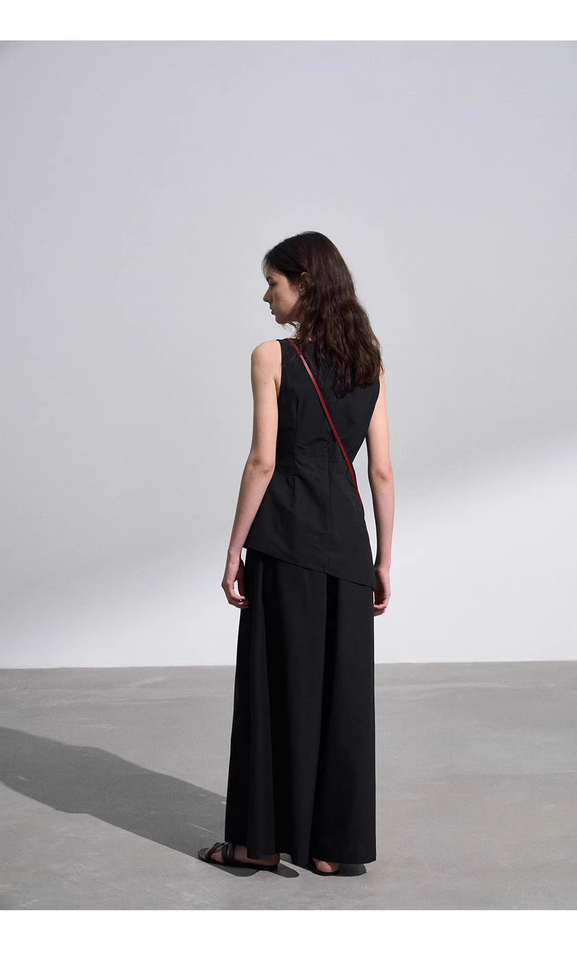 Draped Asymmetric Knot Tank