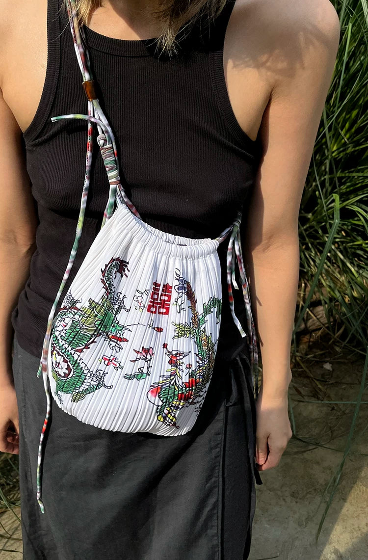 龙门 Dragon Gate Pleated Pouch Bag