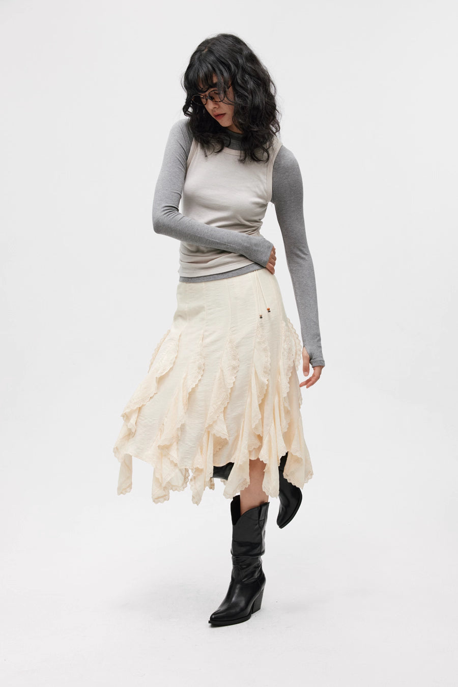 Asymmetric Fluid Flow Skirt