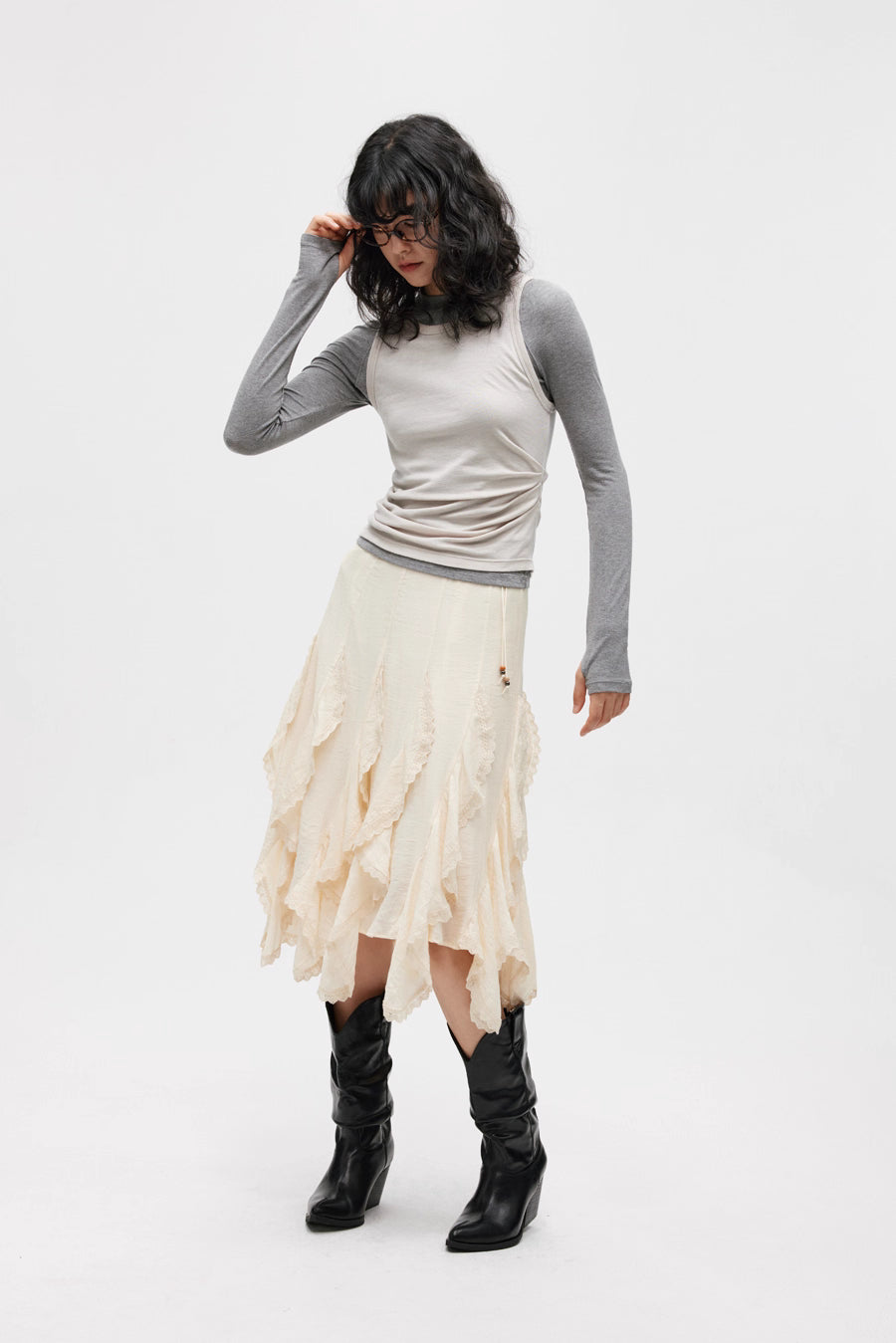 Asymmetric Fluid Flow Skirt