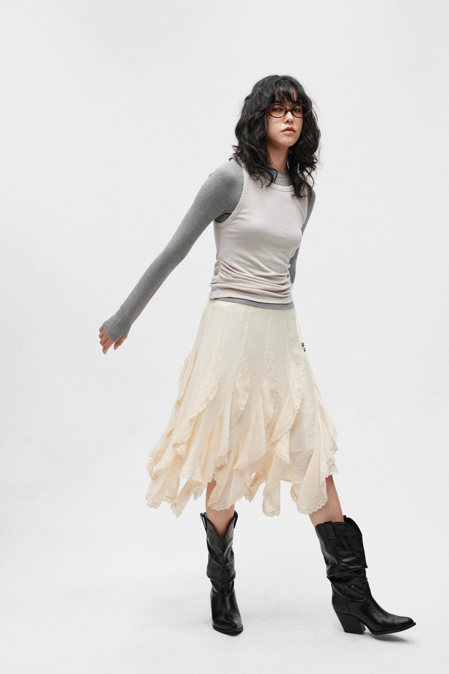 Asymmetric Fluid Flow Skirt