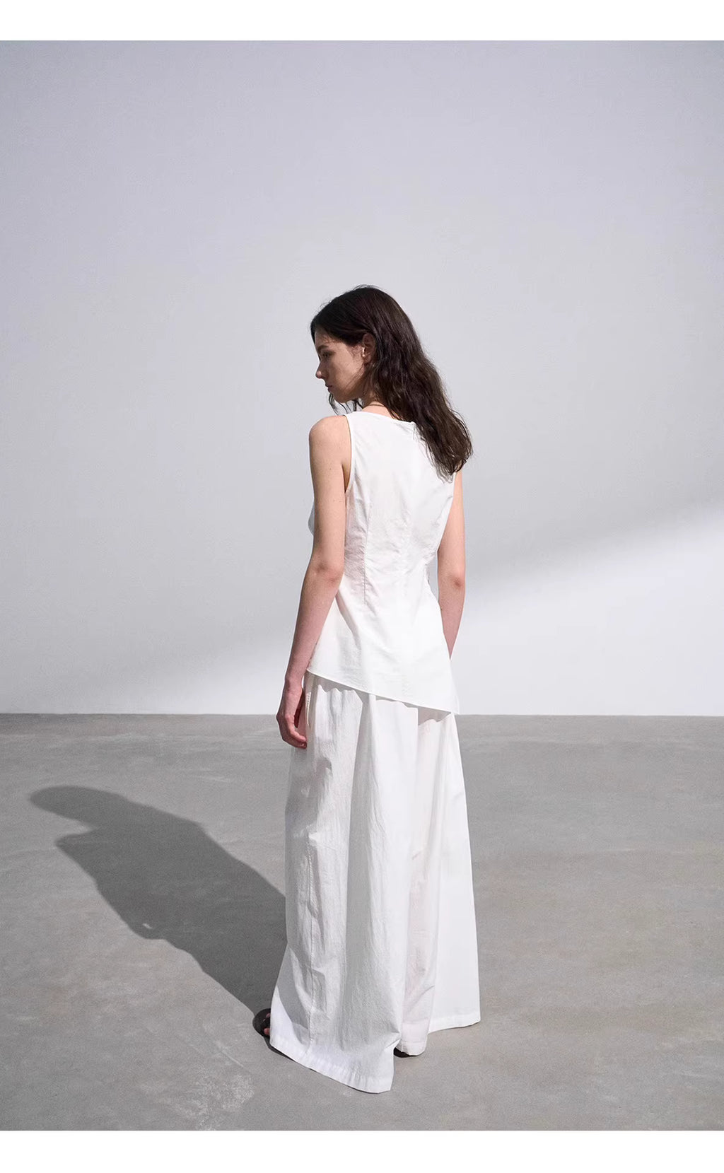 Draped Asymmetric Knot Tank