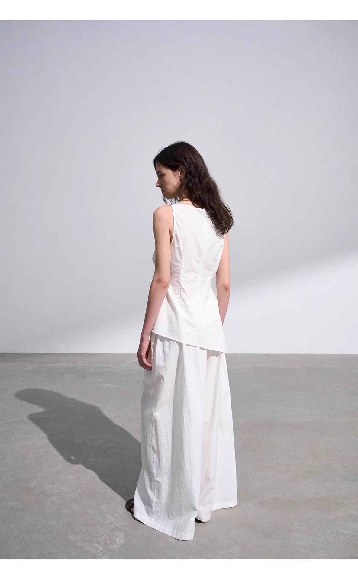 Draped Asymmetric Knot Tank