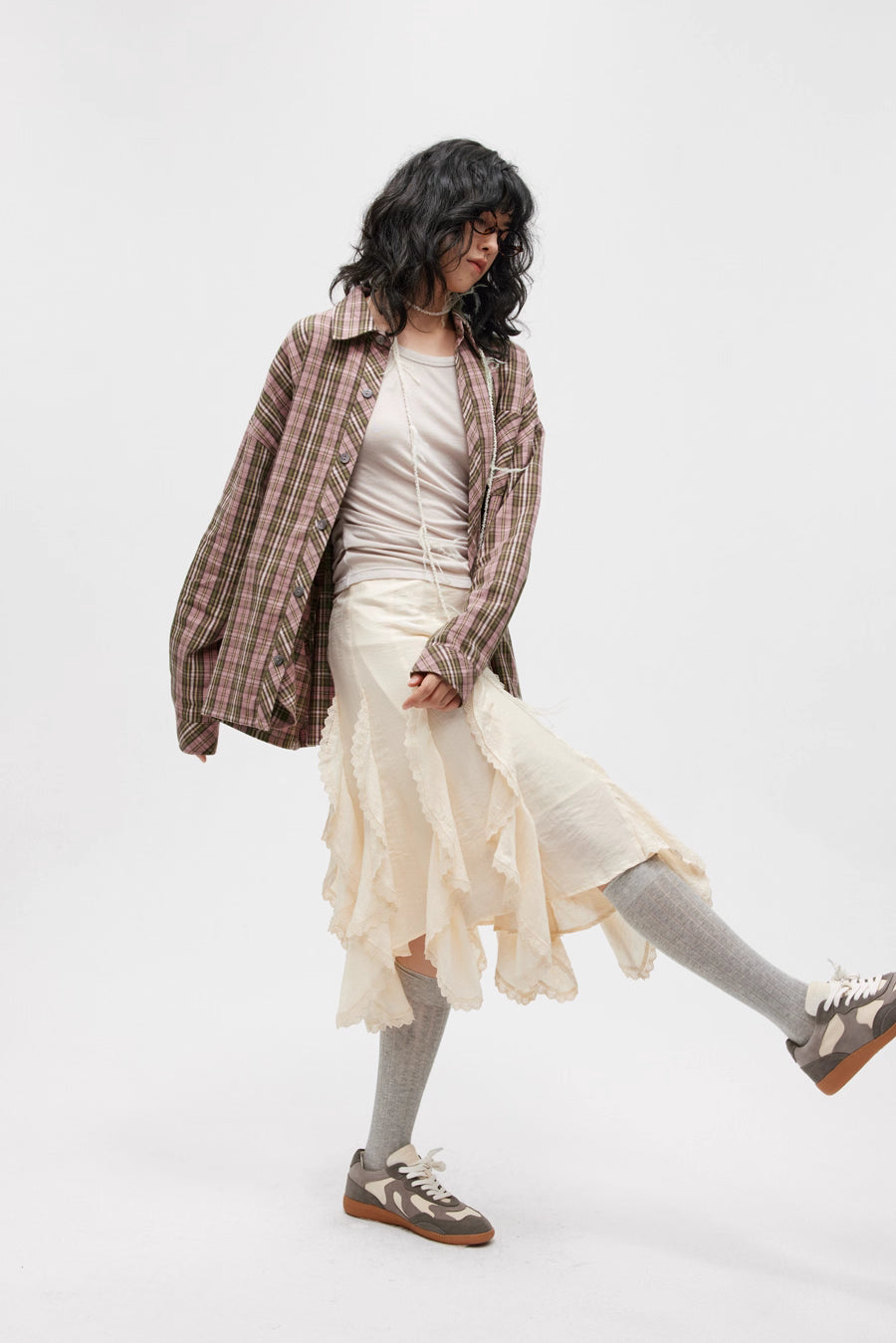 Asymmetric Fluid Flow Skirt