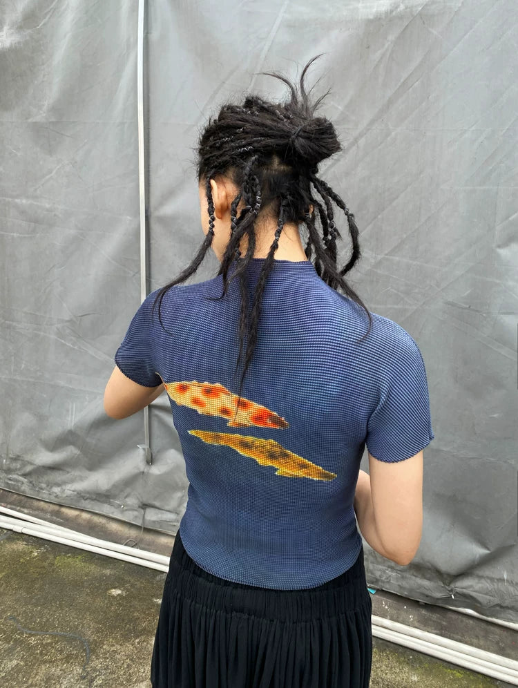 鲤影 (Li Ying) "The Shadow of a Carp" Waffle Pleated Tee