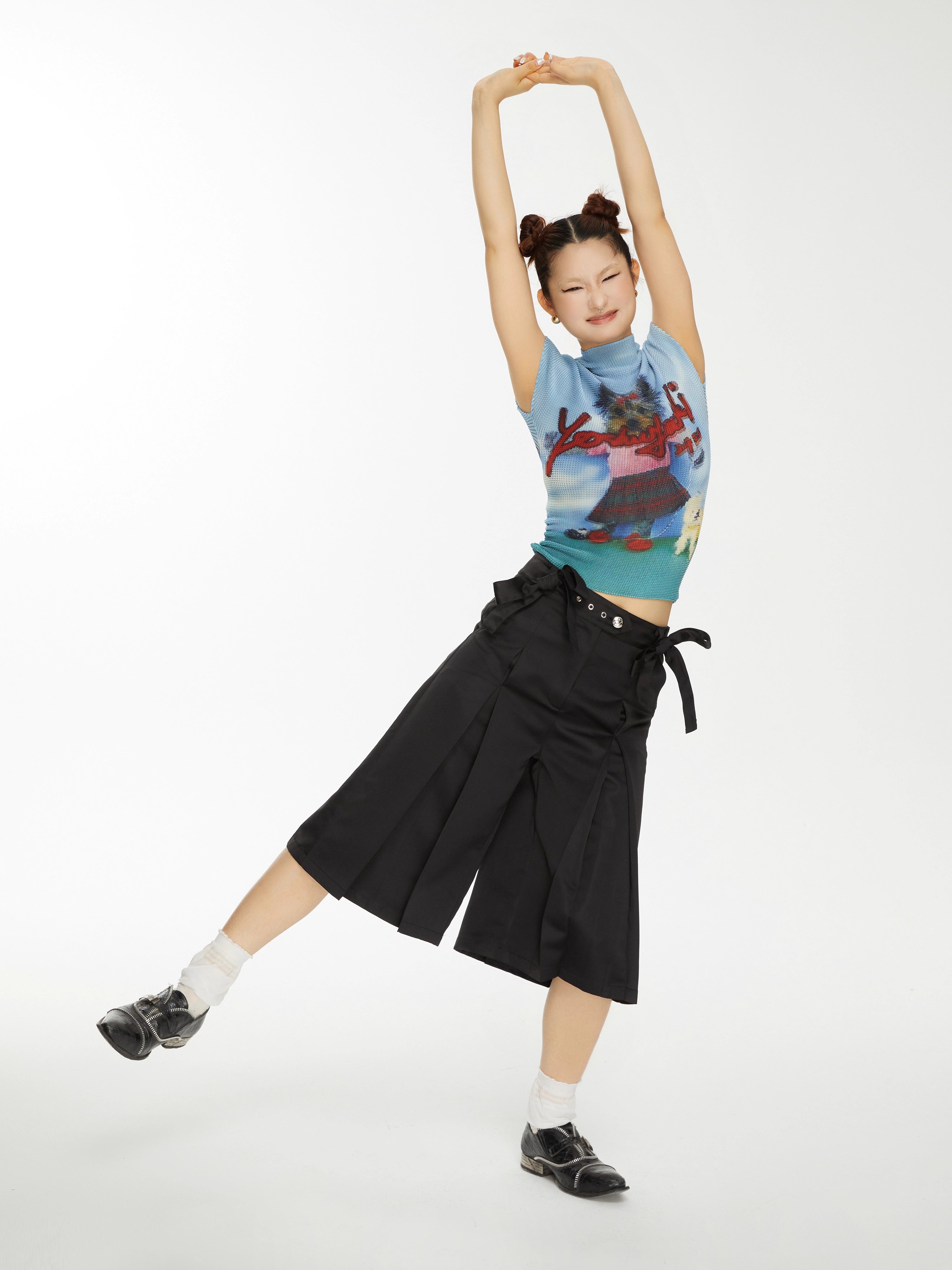 Bow-Embellished Pleated Back Wide-Leg Trouser Shorts