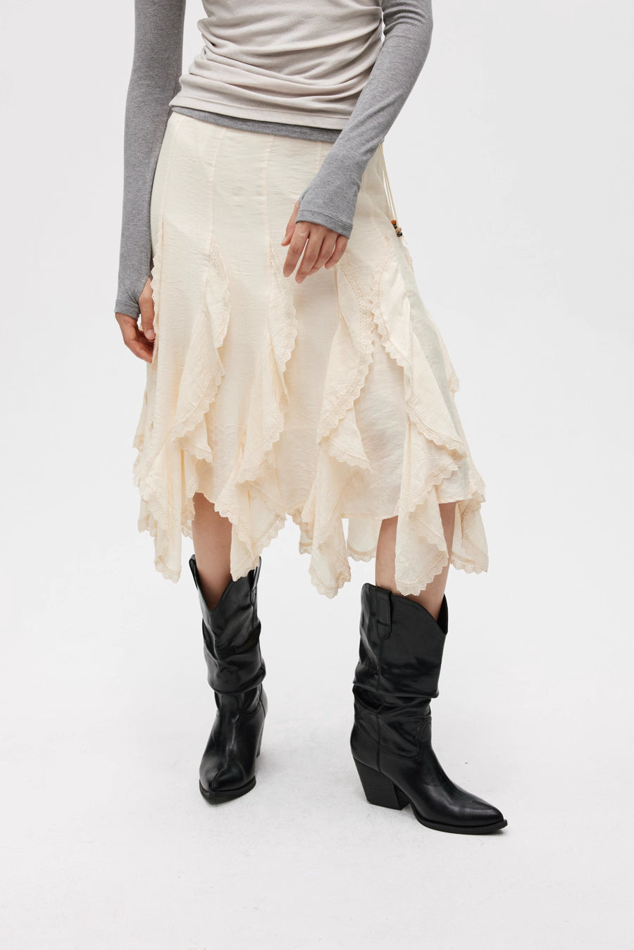 Asymmetric Fluid Flow Skirt