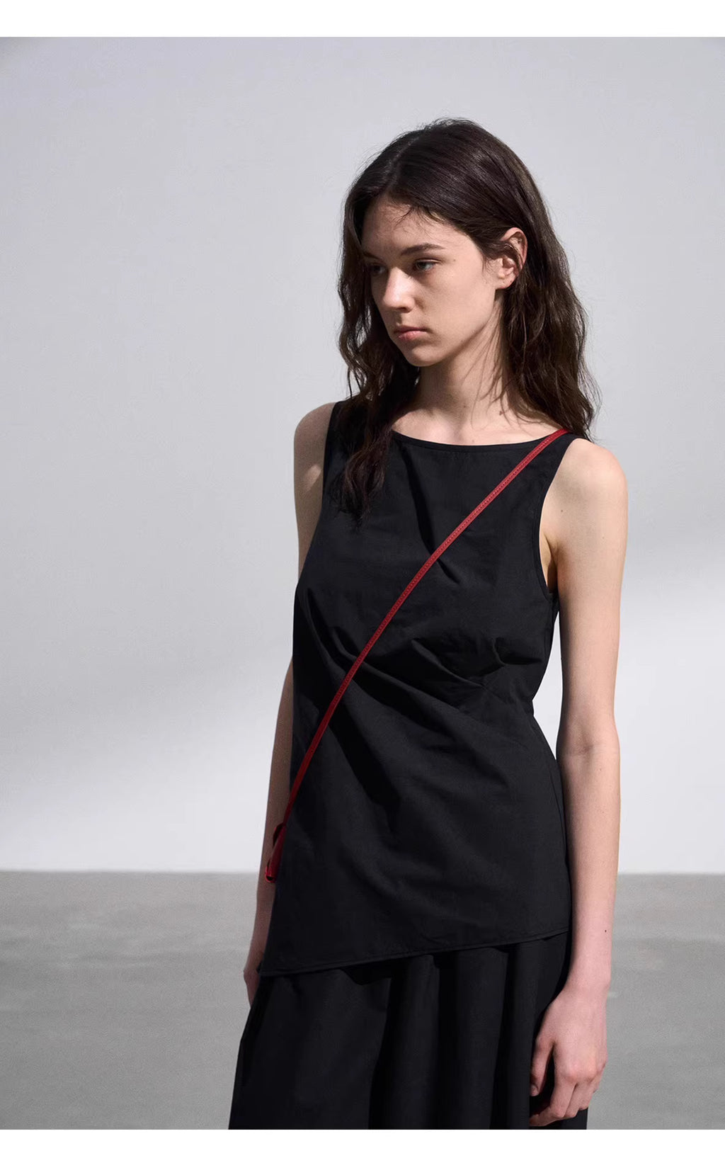 Draped Asymmetric Knot Tank