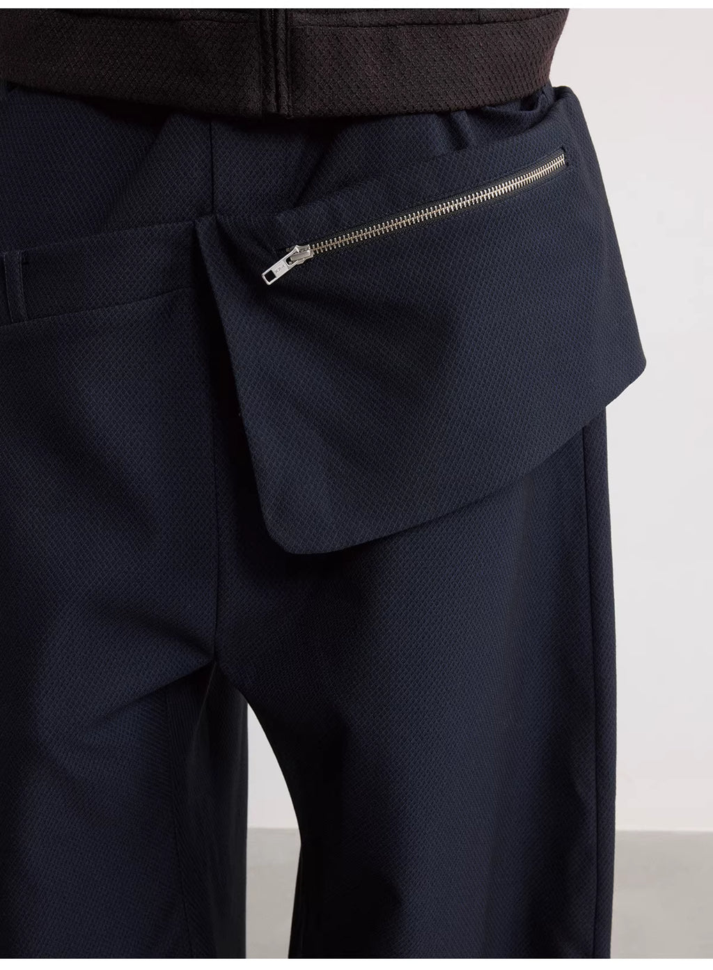 Side-Pocket Utility Pants in Dark Navy