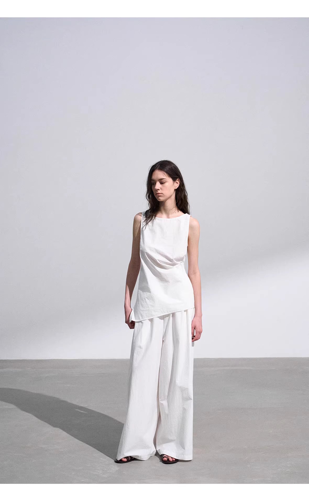 Draped Asymmetric Knot Tank