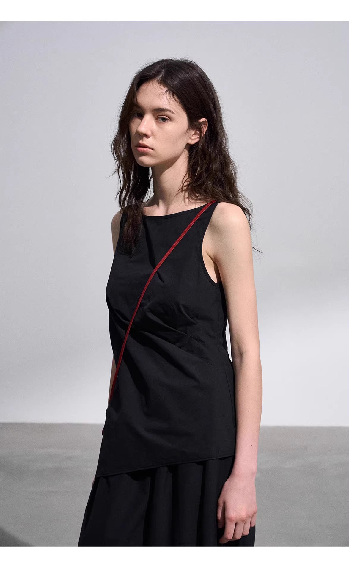 Draped Asymmetric Knot Tank