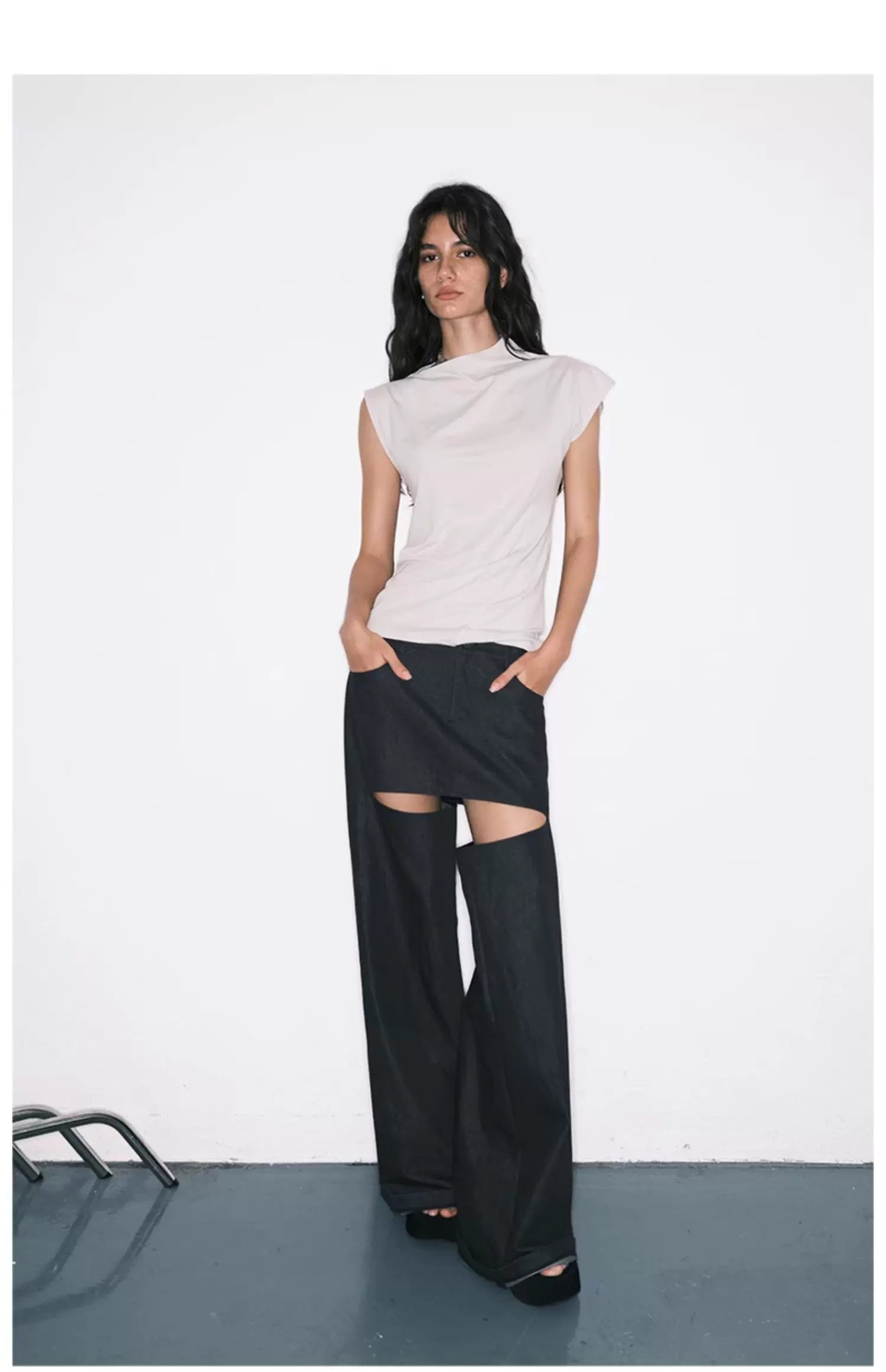 Contour Seam Cap Sleeve Top
