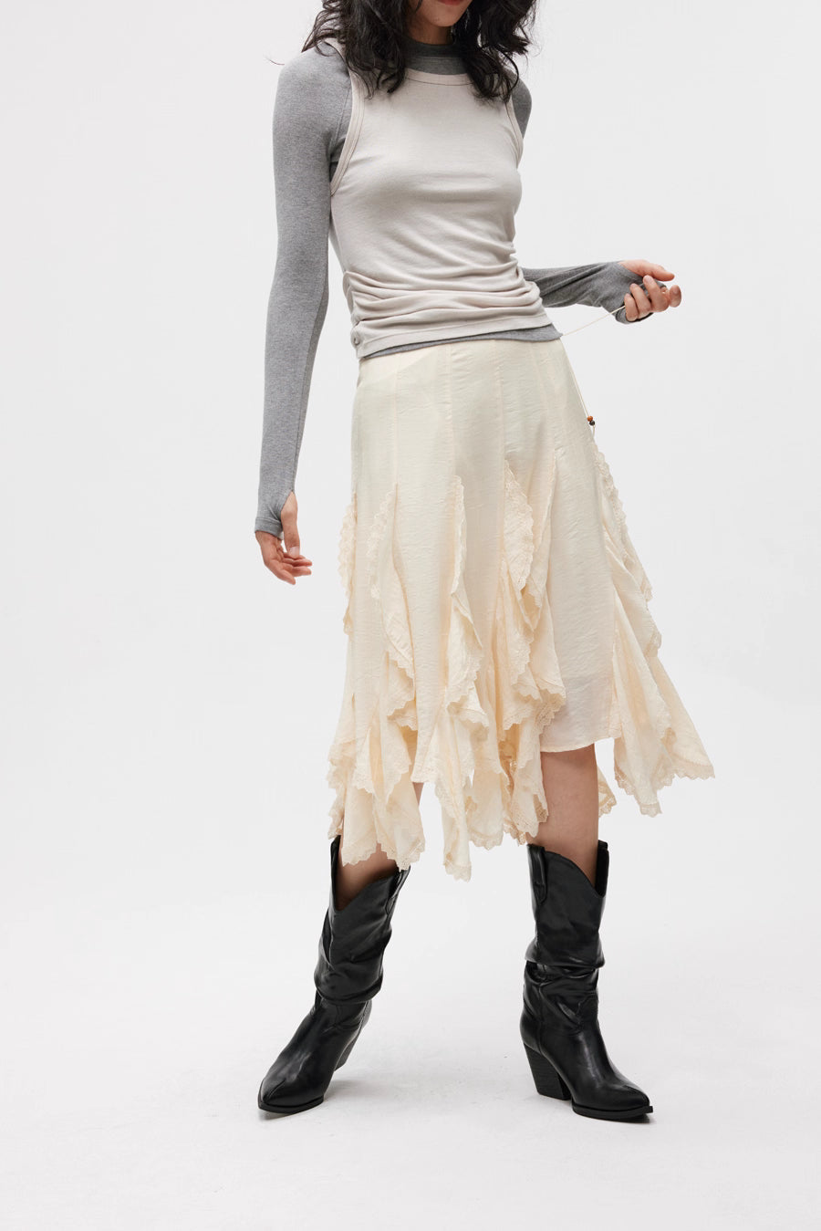 Asymmetric Fluid Flow Skirt