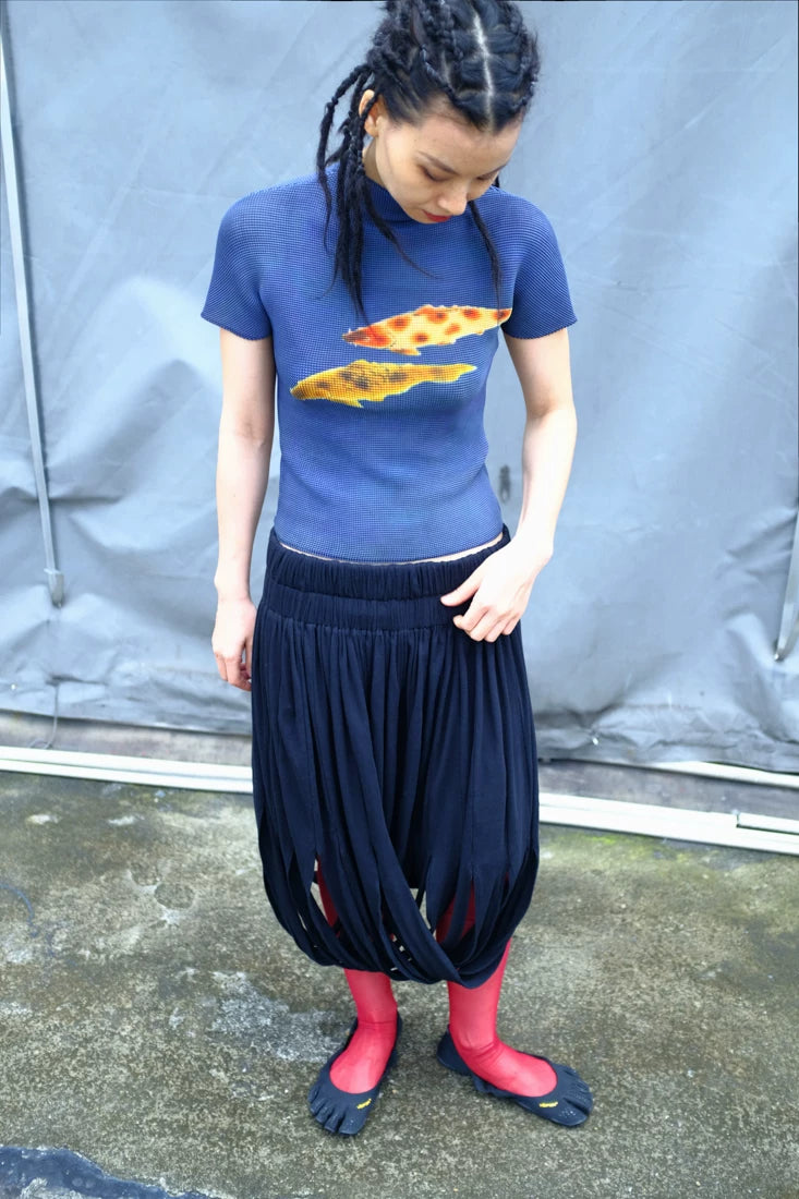 鲤影 (Li Ying) "The Shadow of a Carp" Waffle Pleated Tee