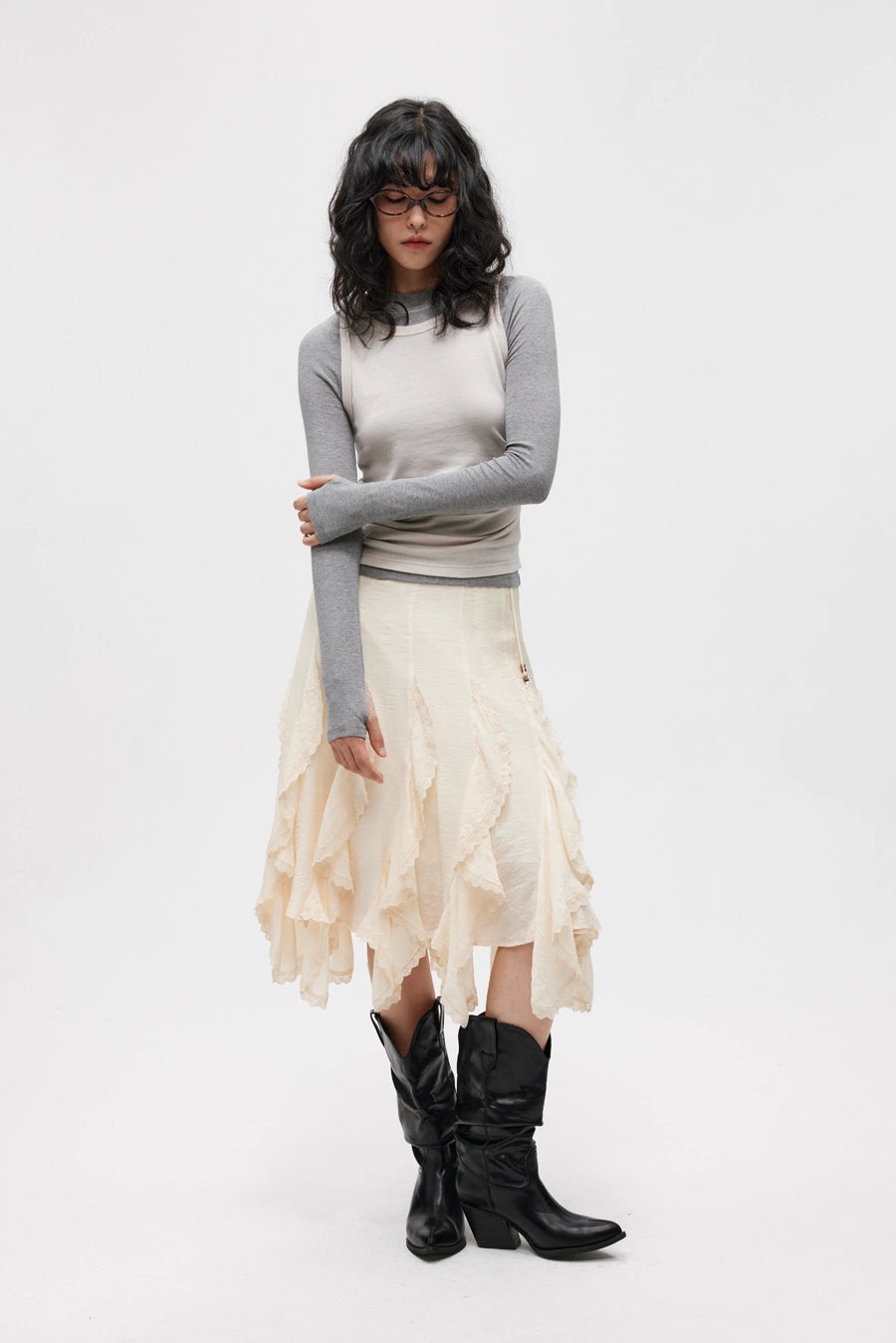 Asymmetric Fluid Flow Skirt