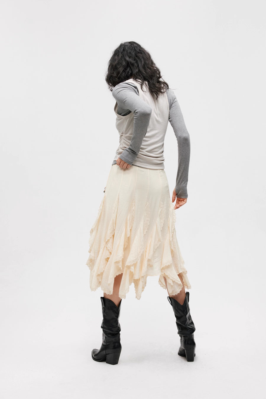 Asymmetric Fluid Flow Skirt