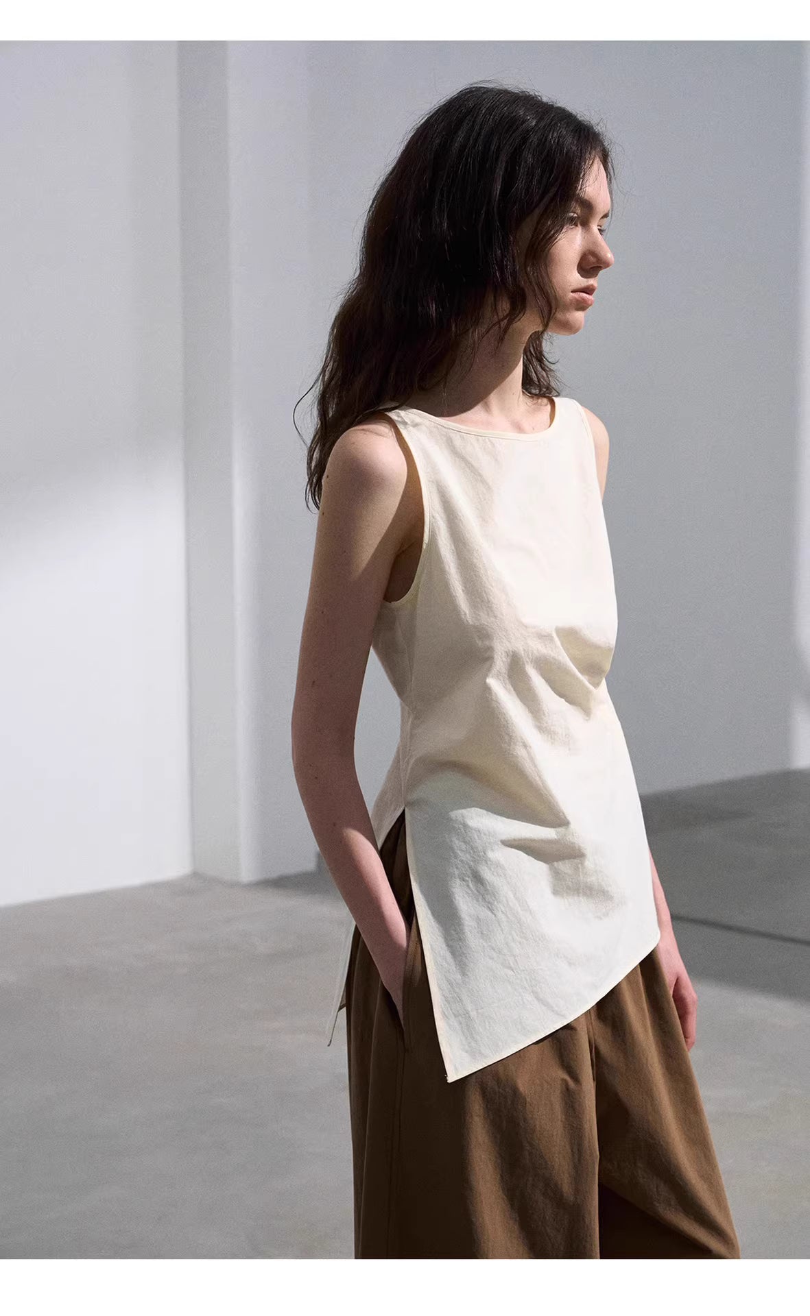 Draped Asymmetric Knot Tank