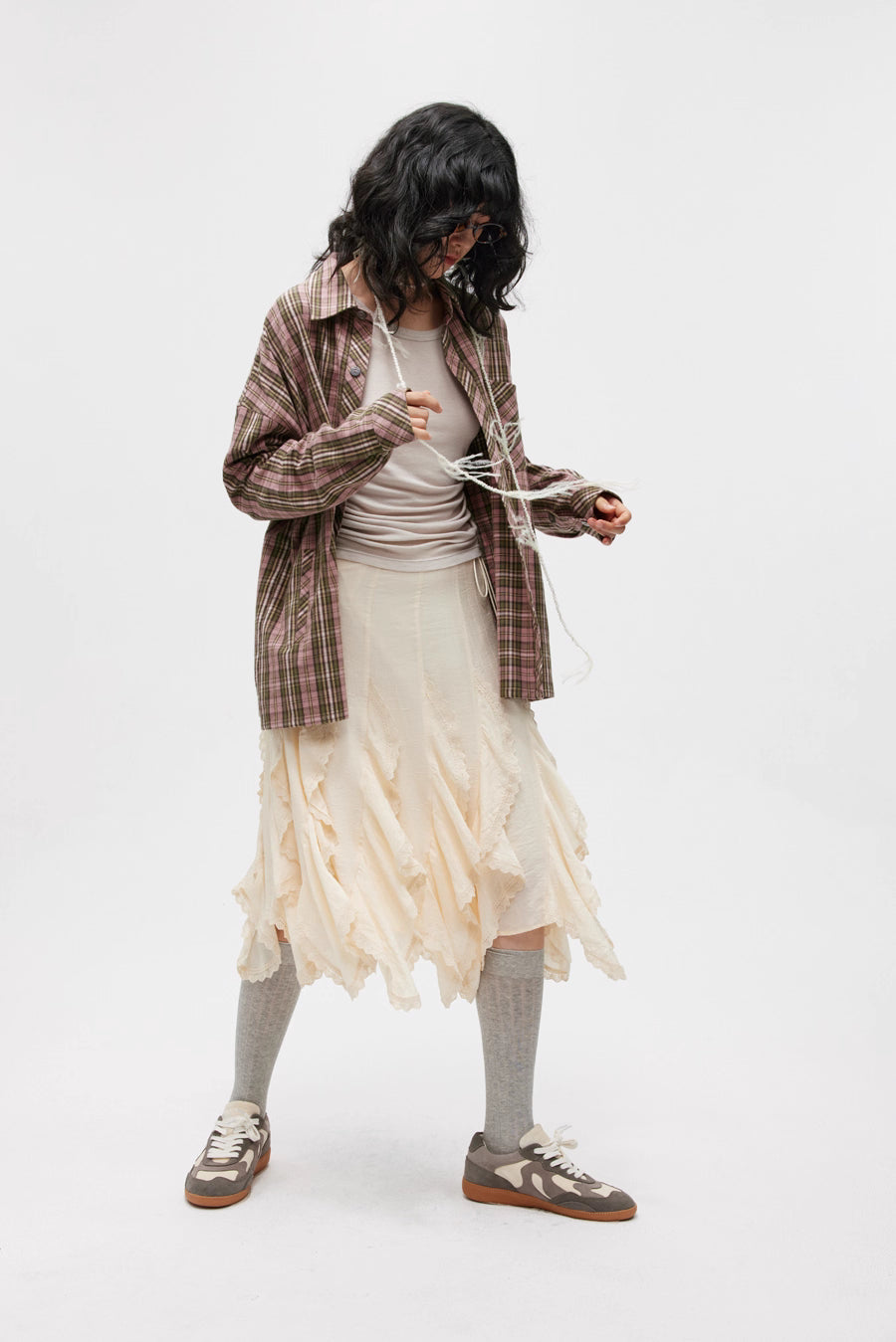 Asymmetric Fluid Flow Skirt