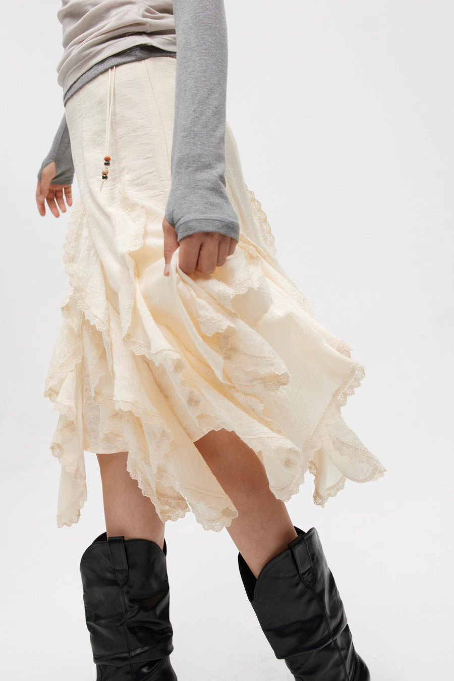 Asymmetric Fluid Flow Skirt