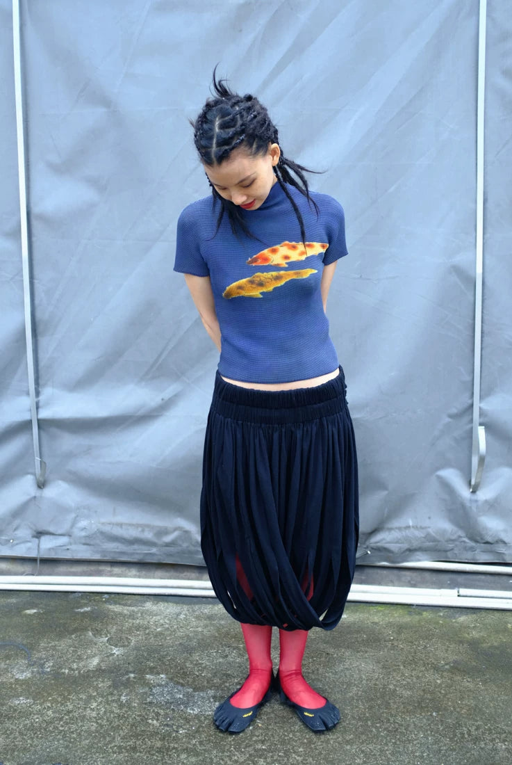 鲤影 (Li Ying) "The Shadow of a Carp" Waffle Pleated Tee