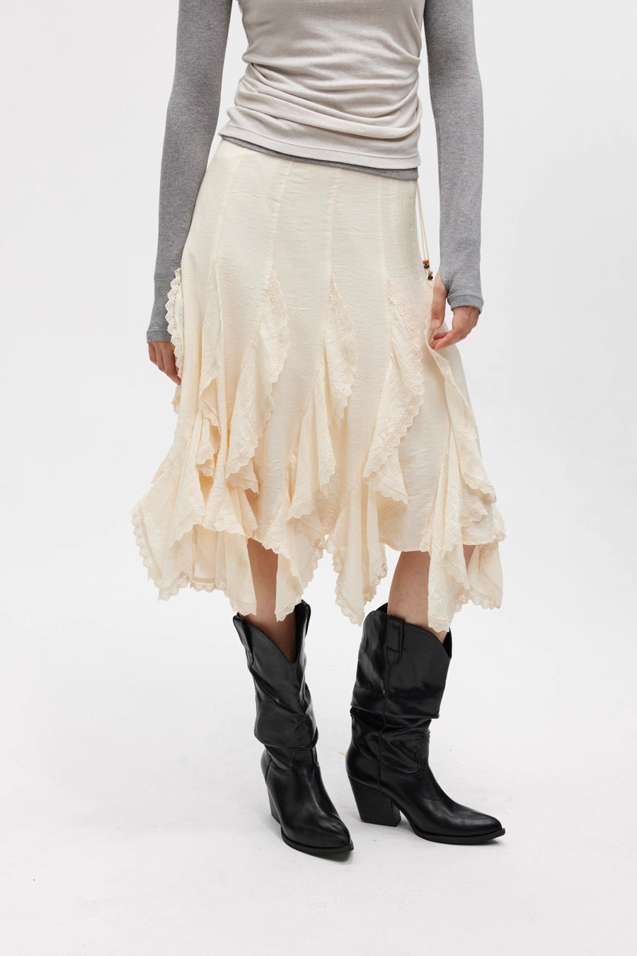 Asymmetric Fluid Flow Skirt