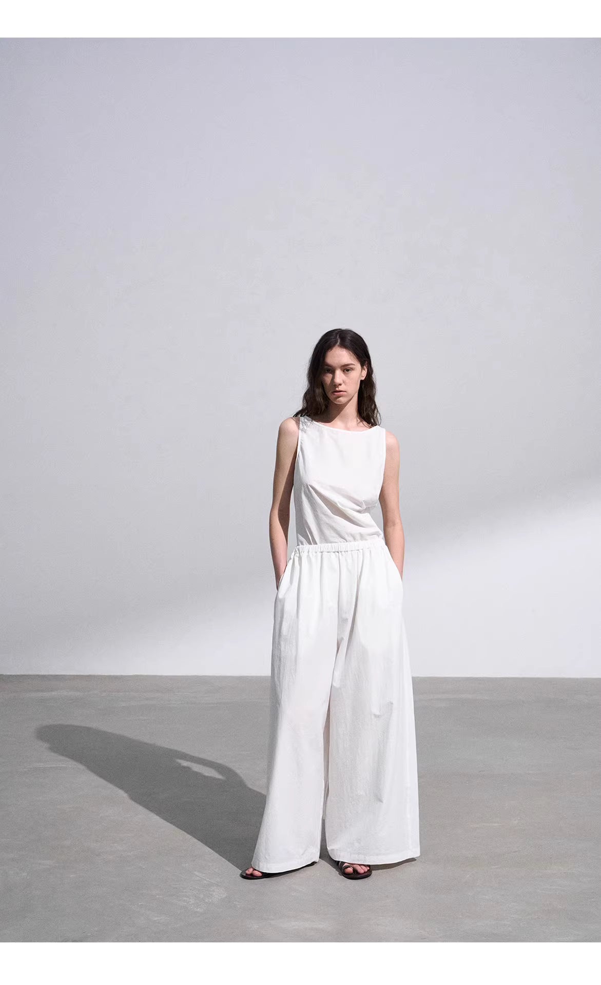 Draped Asymmetric Knot Tank