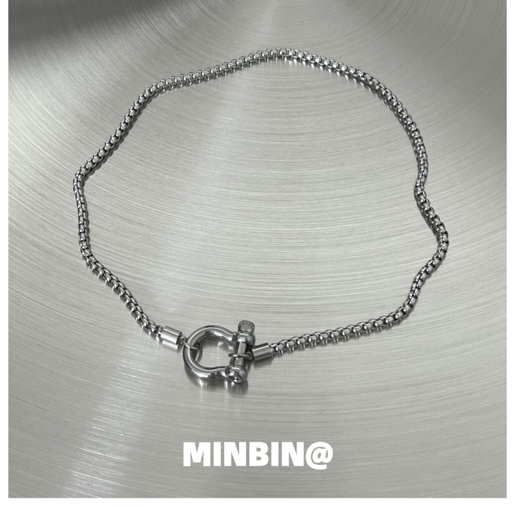 Mariner Shackle Chain Necklace