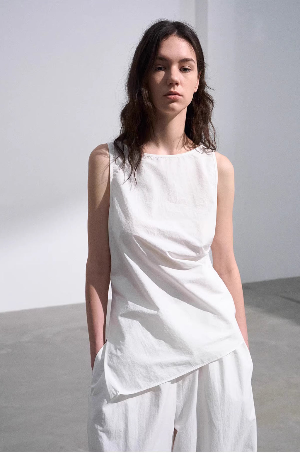 Draped Asymmetric Knot Tank