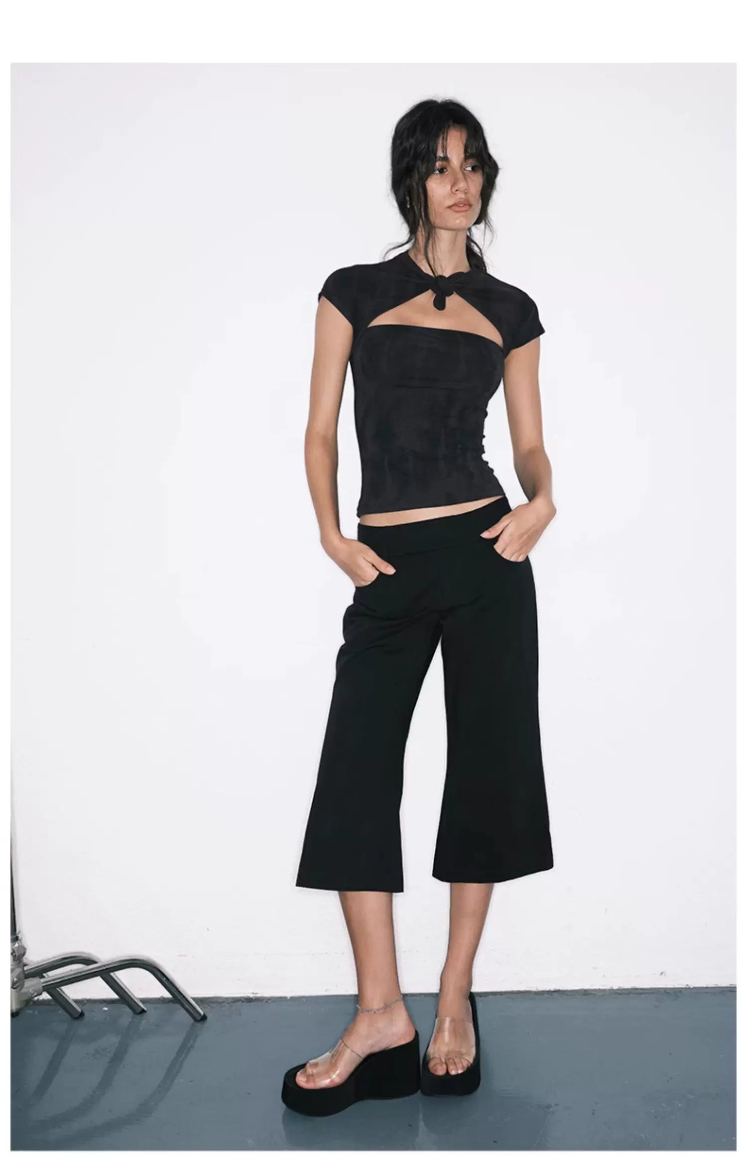 Contour Keyhole Top