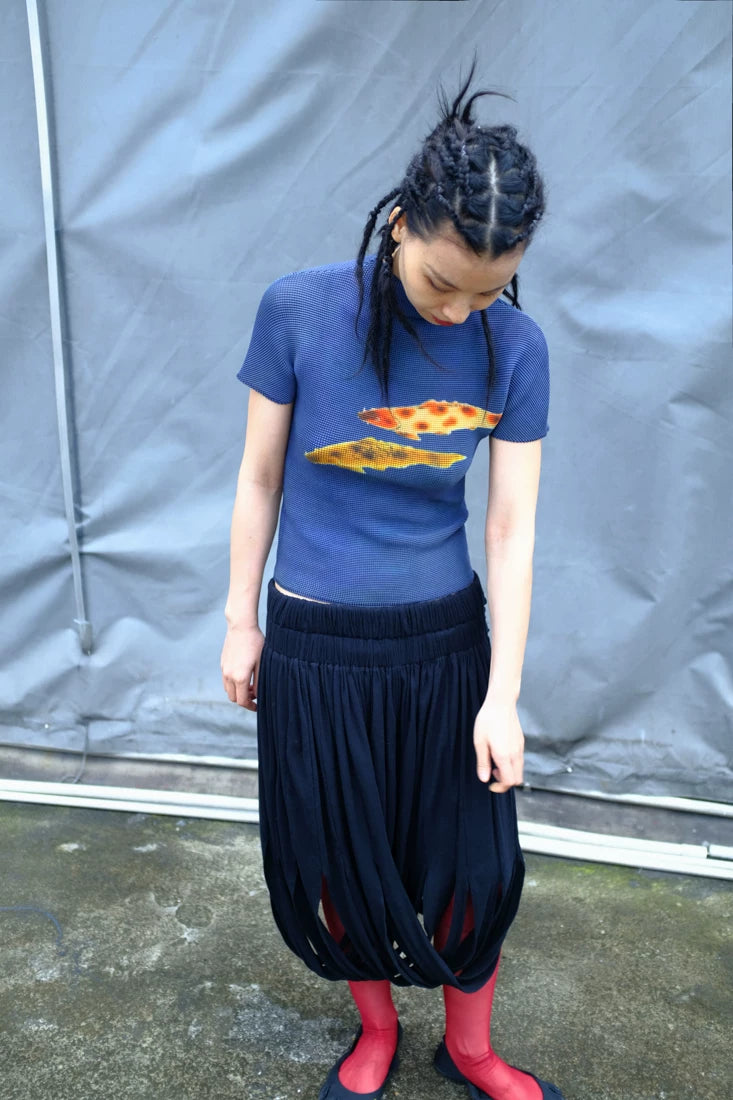 鲤影 (Li Ying) "The Shadow of a Carp" Waffle Pleated Tee