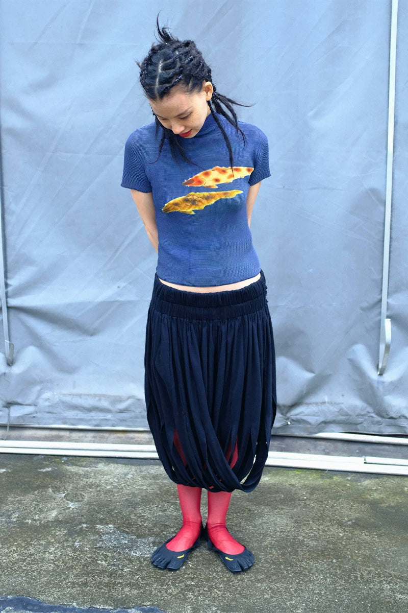 鲤影 (Li Ying) "The Shadow of a Carp" Waffle Pleated Tee