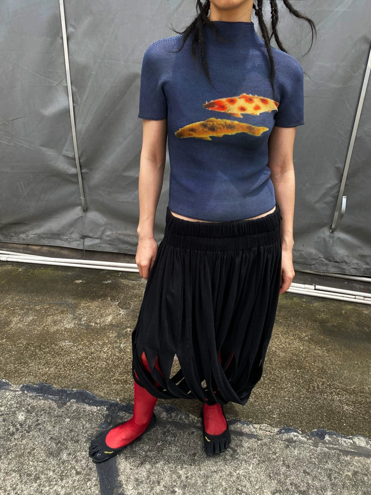 鲤影 (Li Ying) "The Shadow of a Carp" Waffle Pleated Tee