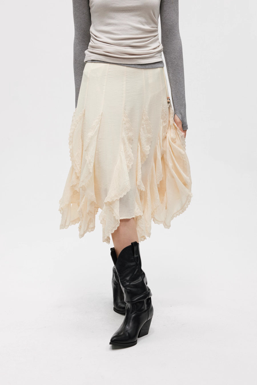 Asymmetric Fluid Flow Skirt