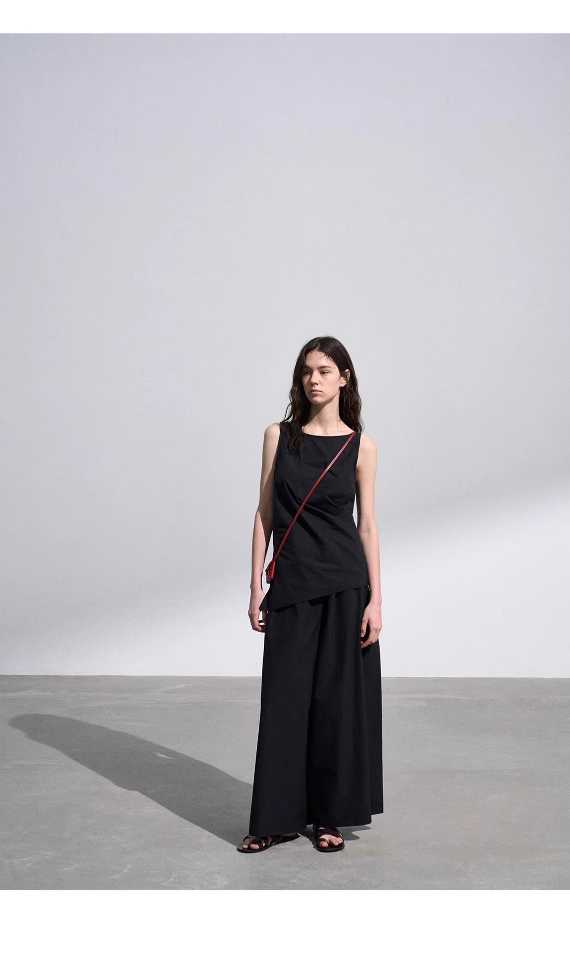 Draped Asymmetric Knot Tank