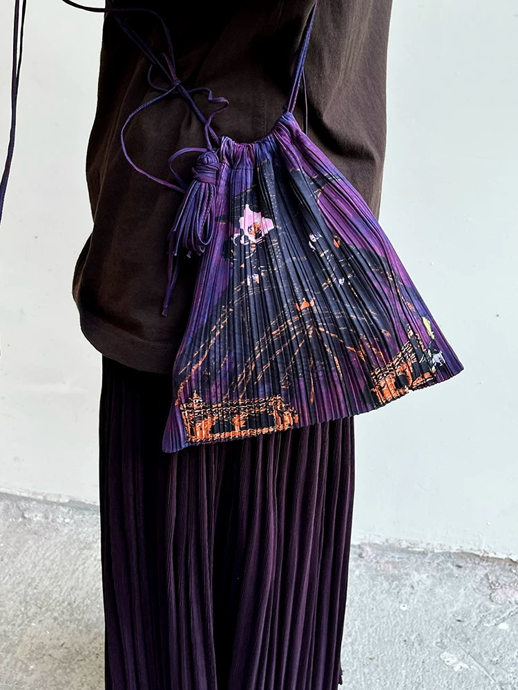 龙门 Dragon Gate Pleated Pouch Bag