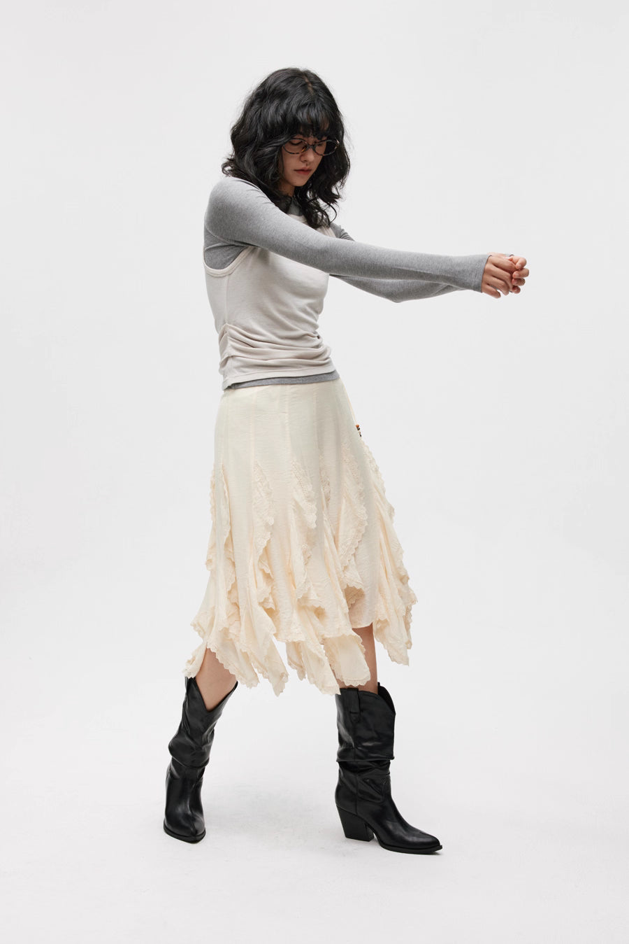 Asymmetric Fluid Flow Skirt
