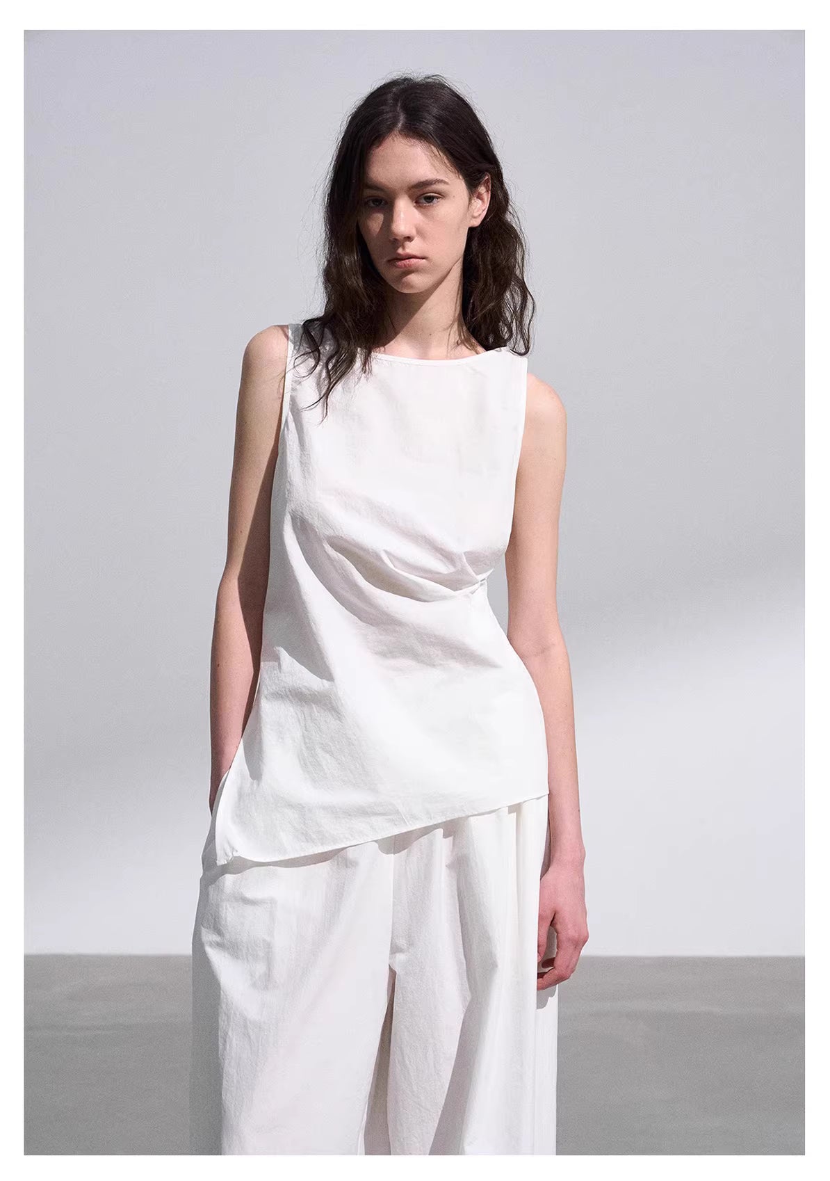 Draped Asymmetric Knot Tank