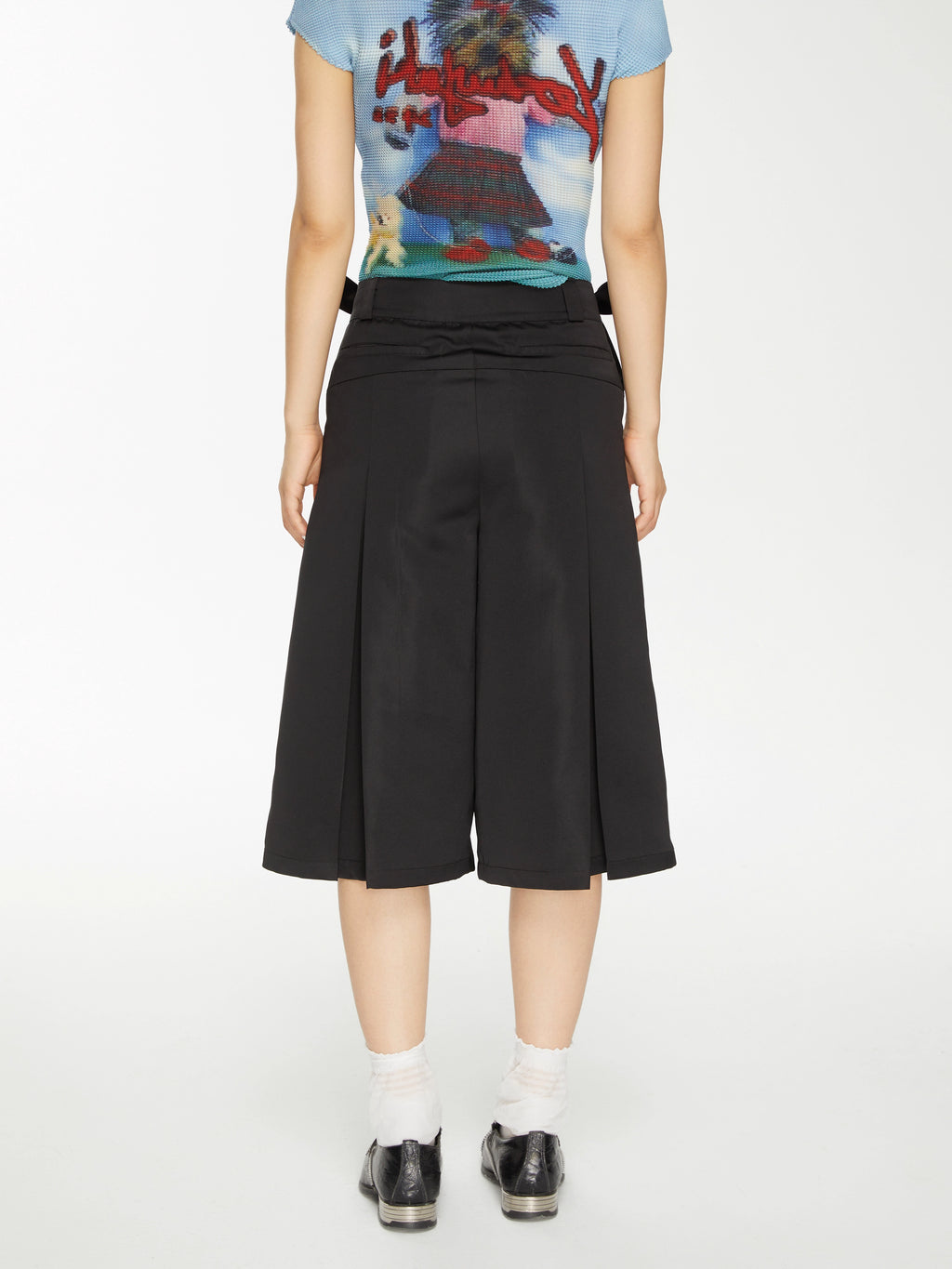 Bow-Embellished Pleated Back Wide-Leg Trouser Shorts