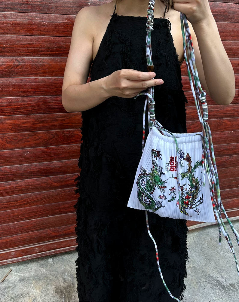 龙门 Dragon Gate Pleated Pouch Bag