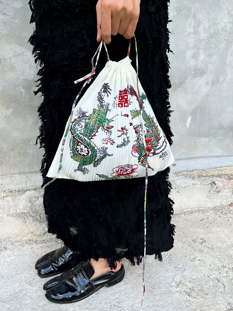 龙门 Dragon Gate Pleated Pouch Bag