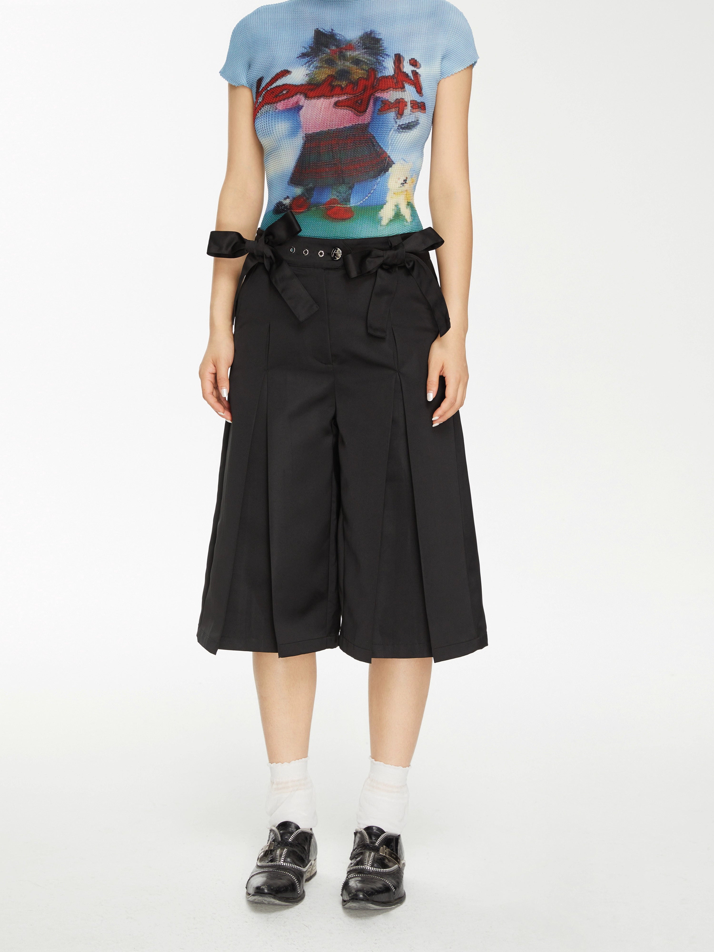 Bow-Embellished Pleated Back Wide-Leg Trouser Shorts