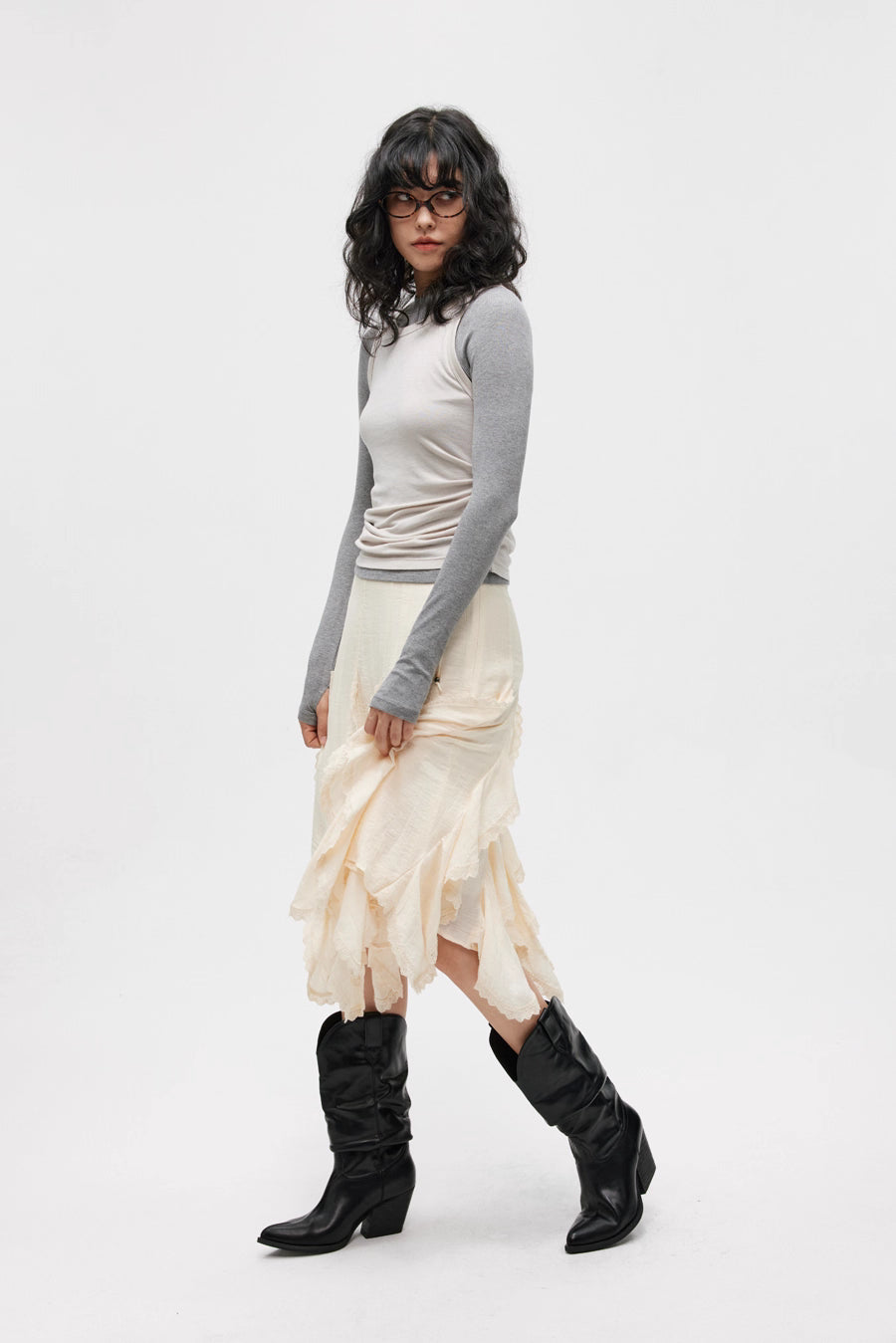 Asymmetric Fluid Flow Skirt