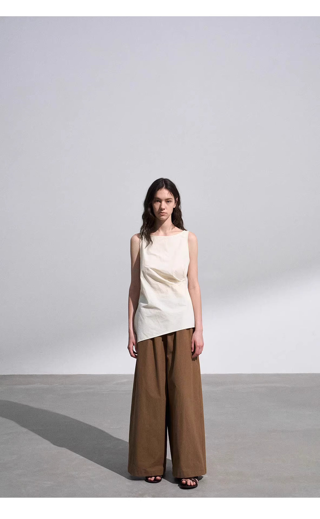 Draped Asymmetric Knot Tank