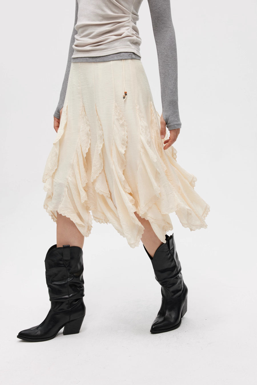 Asymmetric Fluid Flow Skirt