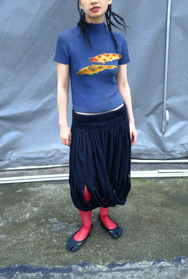 鲤影 (Li Ying) "The Shadow of a Carp" Waffle Pleated Tee