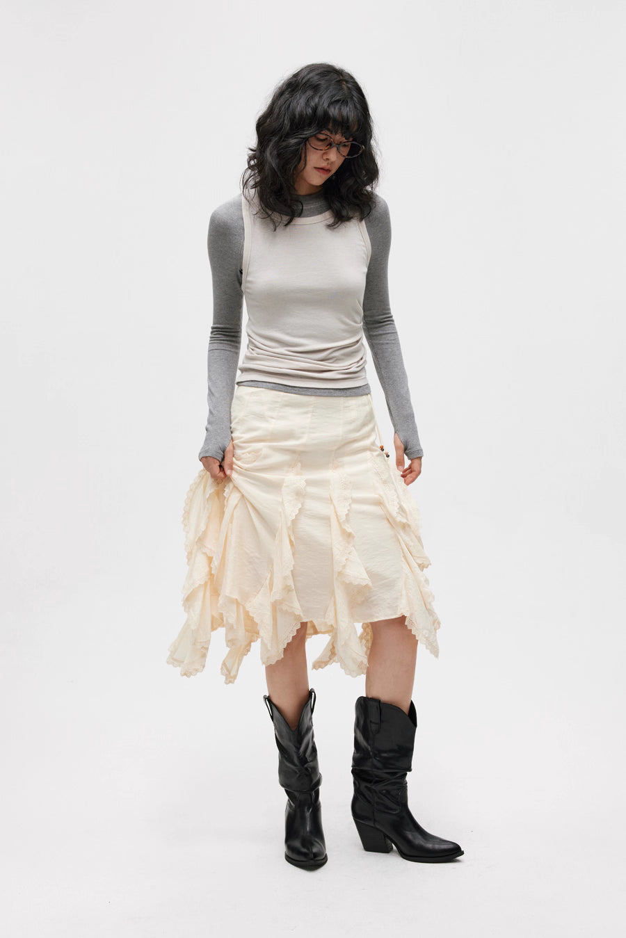 Asymmetric Fluid Flow Skirt