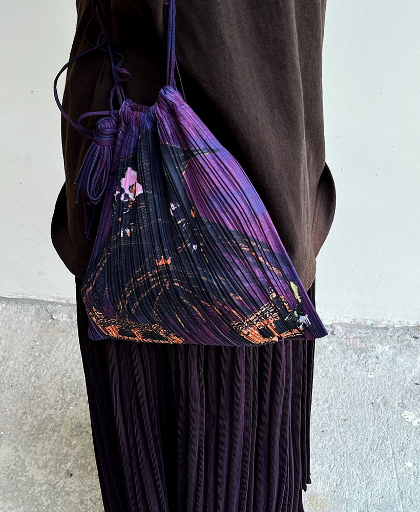 龙门 Dragon Gate Pleated Pouch Bag