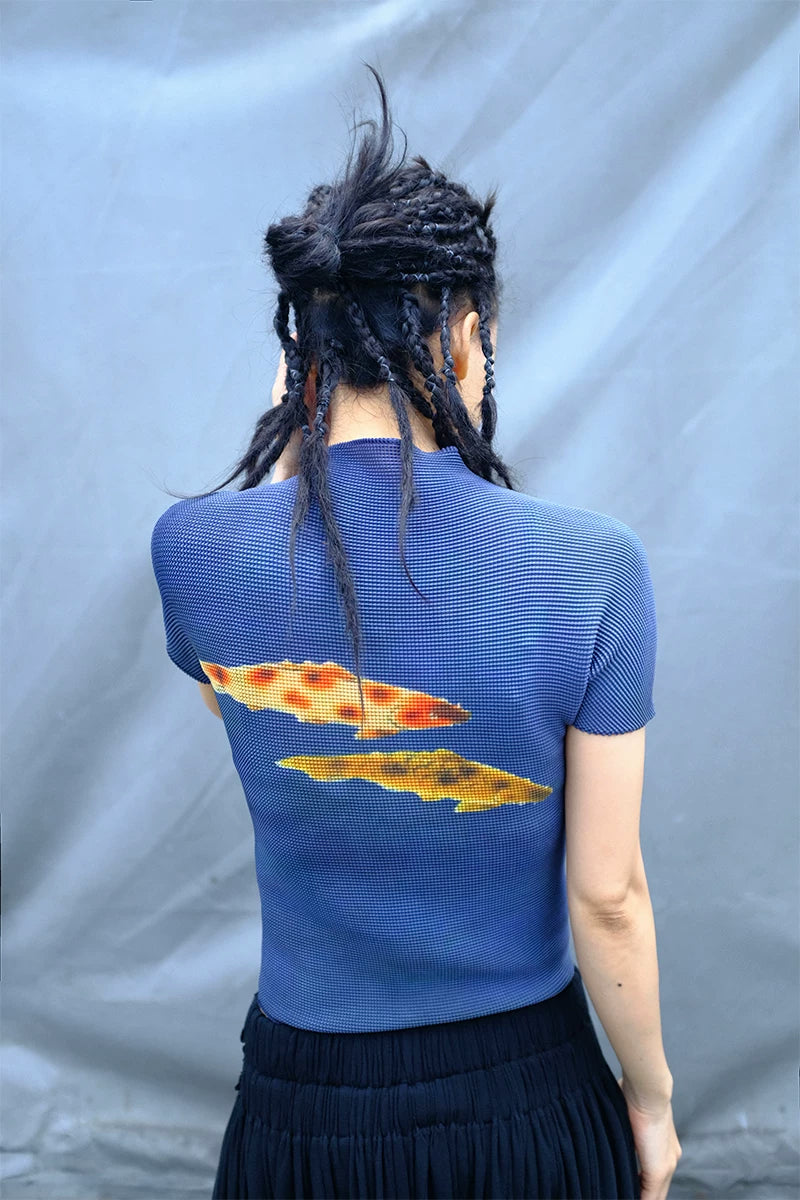 鲤影 (Li Ying) "The Shadow of a Carp" Waffle Pleated Tee