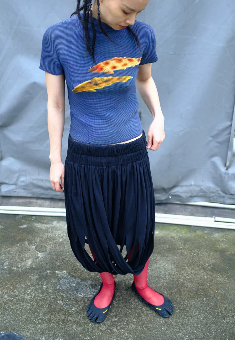 鲤影 (Li Ying) "The Shadow of a Carp" Waffle Pleated Tee